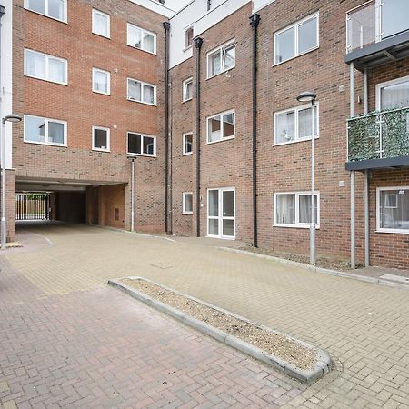 1 Bed Apt Sleeps 4 Luton  Exteriör bild