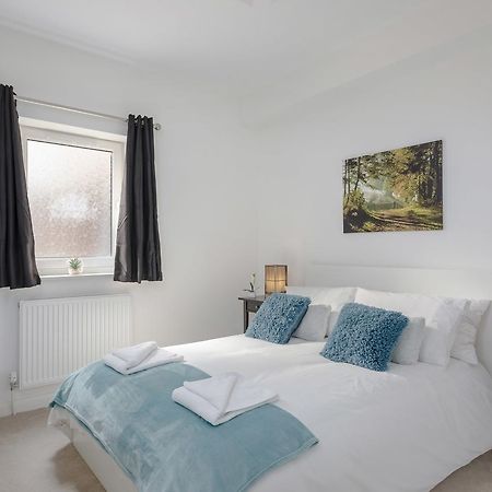 1 Bed Apt Sleeps 4 Luton  Exteriör bild