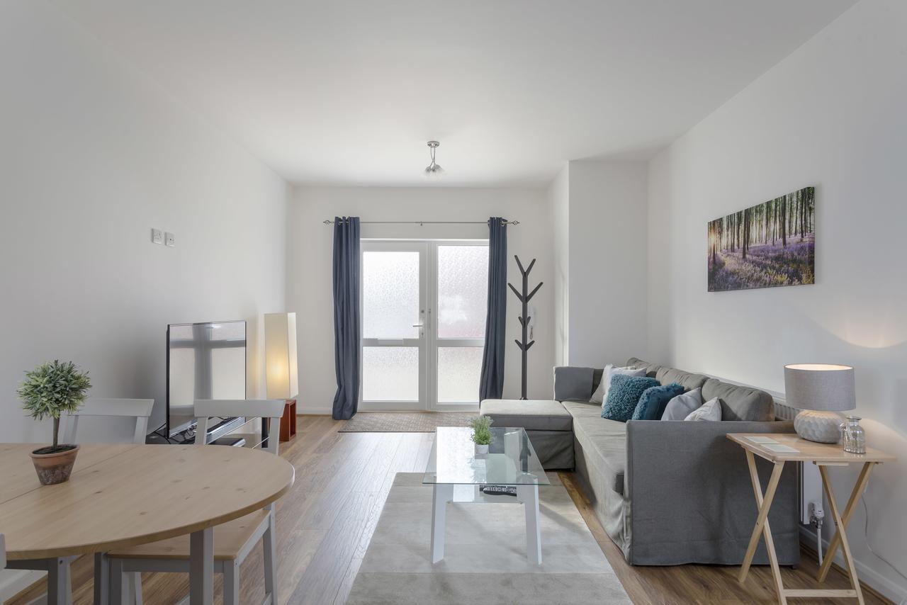 1 Bed Apt Sleeps 4 Luton  Exteriör bild