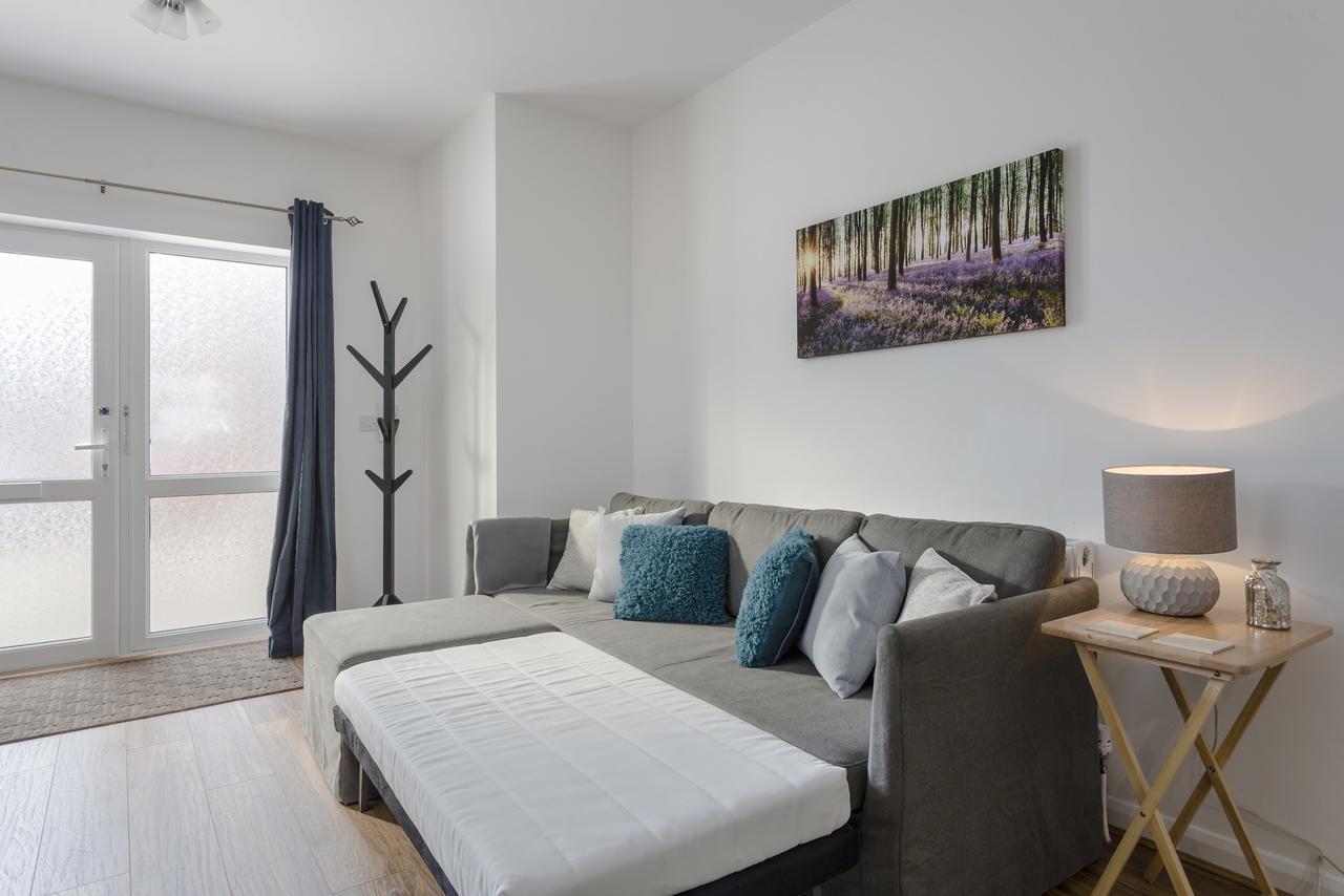 1 Bed Apt Sleeps 4 Luton  Exteriör bild