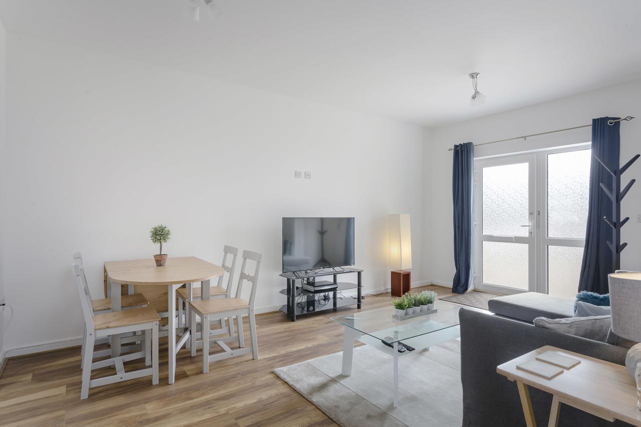 1 Bed Apt Sleeps 4 Luton  Exteriör bild
